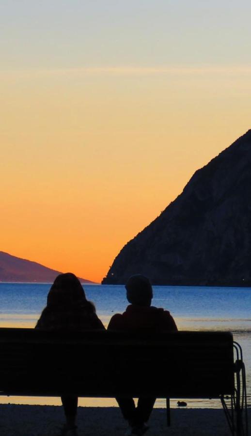 Appartamento Elena Garda  Bagian luar foto